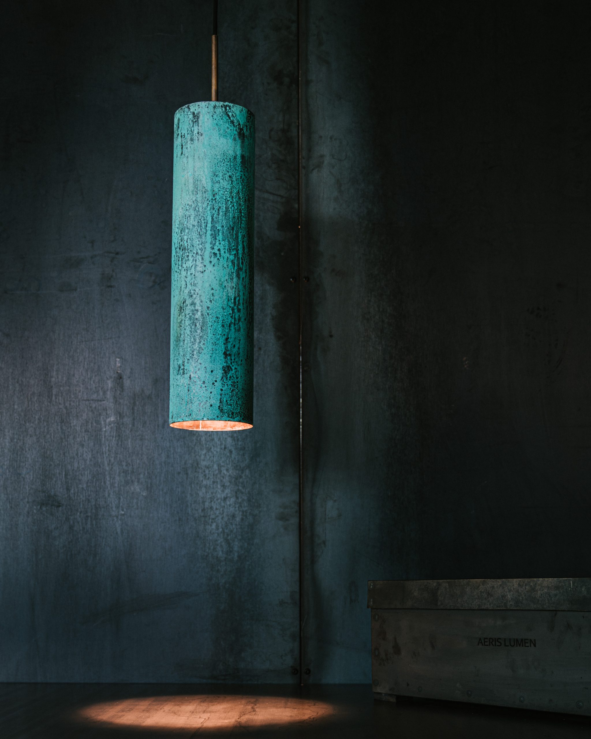 TUBE Oxideret kobberlampe 45 cm